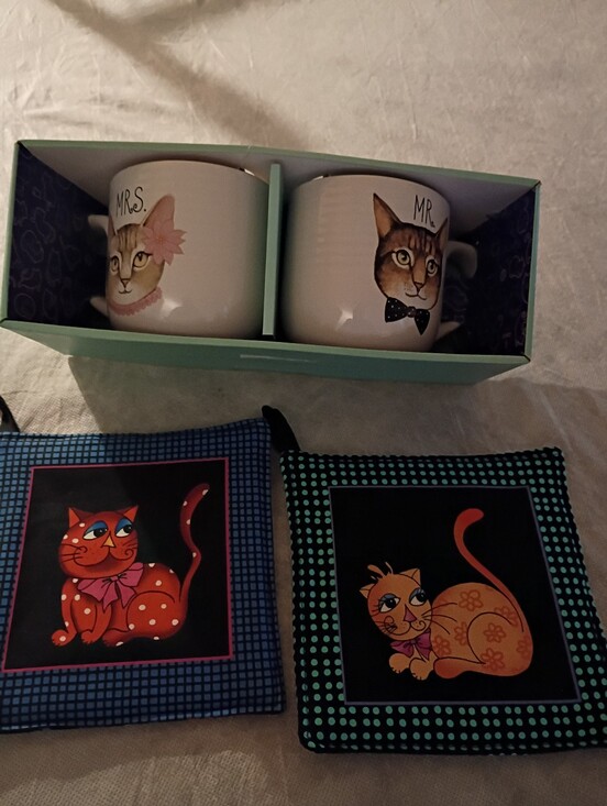 Other - MR. &MRS. CERAMIC CAT MUGS AND CAT POT HOLDERS.